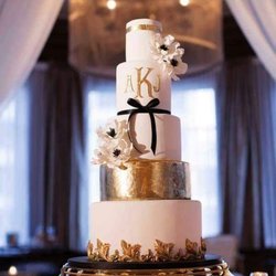 Say yes to the cake By Kim Frey