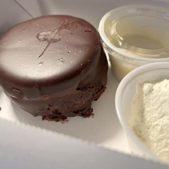 The White Chocolate Grill - Silky Chocolate Souffle Cake - American Near Me - Phoenix, Arizona The White Chocolate Grill - Silky Chocolate Souffle Cake - American Near Me - Phoenix, Arizona