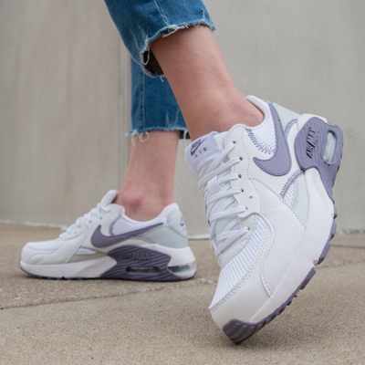 Shoe Carnival by null