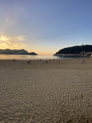 Beach of La Concha by null