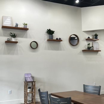 Nosh Napa - Sweet decorations that are clean and inviting - Breakfast & Brunch Near Me - Napa, California