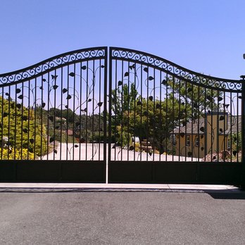 Davids Custom Metalworks - Driveway Gate with Vines and leaves - Metal Fabricators Near Me - San Martin, California Davids Custom Metalworks - Driveway Gate with Vines and leaves - Metal Fabricators Near Me - San Martin, California