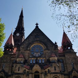 St.-Martins-Kirche - Fassade, Kirchturm und Fenster