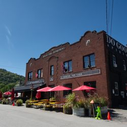 Do Good Spirits - Outdoor seating, friendly staff, knowledgeable about their products and a relaxing atmosphere. A must stop if you're close to Roscoe, NY
