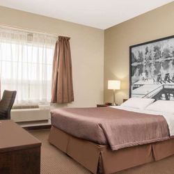 Super 8 by Wyndham Red Lake ON - Guest room
