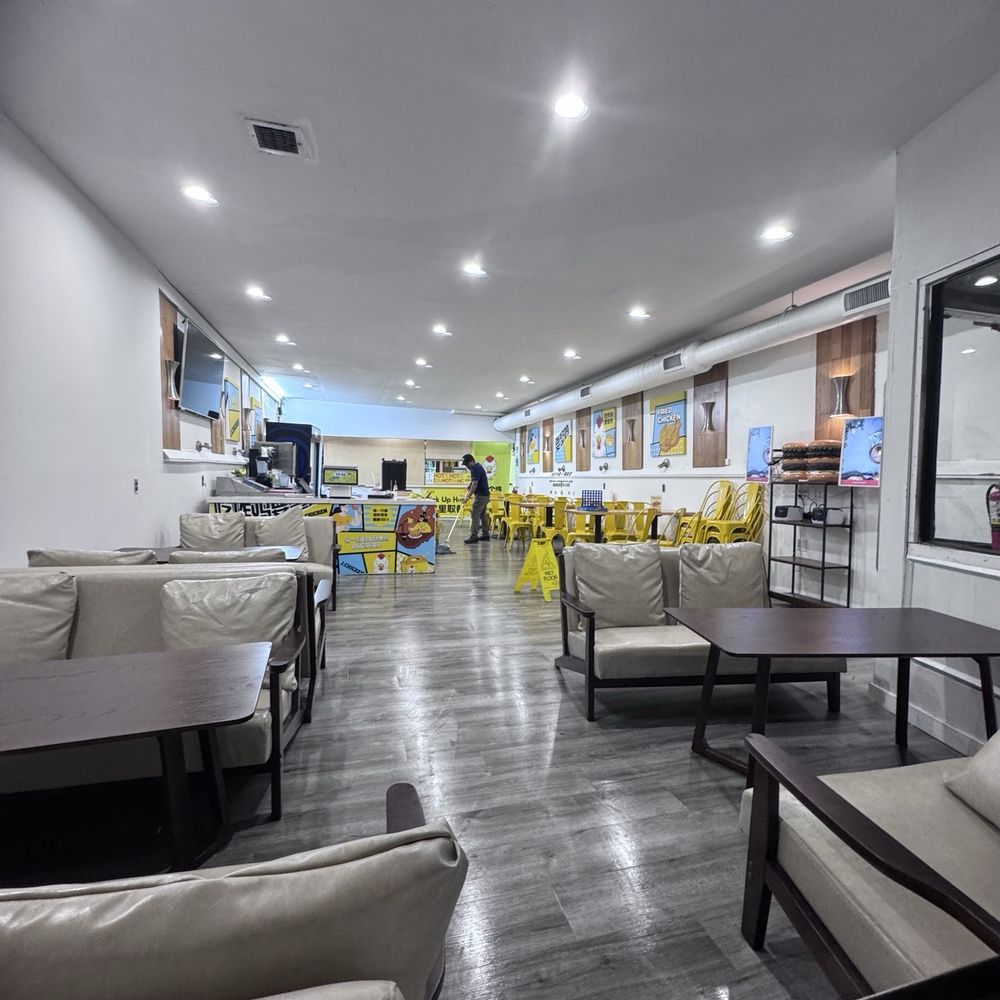 Call A Chicken - Clean and bright Dining area - - Chicken Shop Near Me - Seattle, Washington Call A Chicken - Clean and bright Dining area - - Chicken Shop Near Me - Seattle, Washington