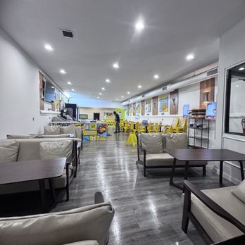 Call A Chicken - Clean and bright Dining area - - Chicken Shop Near Me - Seattle, Washington Call A Chicken - Clean and bright Dining area - - Chicken Shop Near Me - Seattle, Washington
