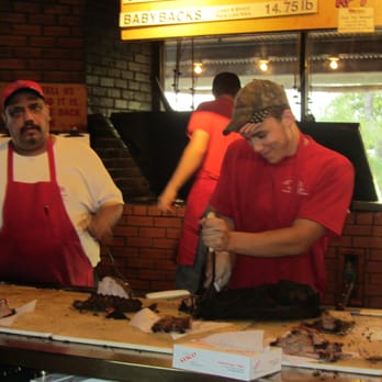 Rudy's - This guy was cutting the brisket FAST! - Barbeque Near Me - San Antonio, Texas Rudy's - This guy was cutting the brisket FAST! - Barbeque Near Me - San Antonio, Texas