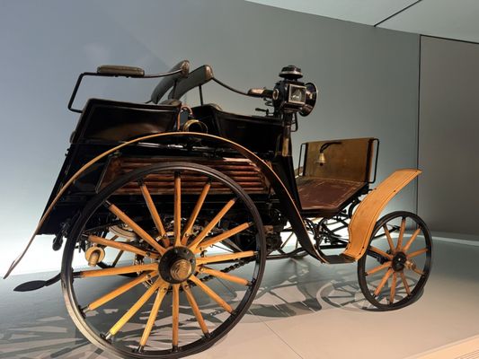 Mercedes-Benz Museum by null