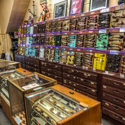Paul's Pipe Shop and Pipe Hospital - Pipes!