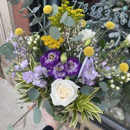 Exterior outside entrance of Halsted Flowers - We gathered this pretty combo with lisianthus and other garden flowers - Chicago, Illinois Exterior outside entrance of Halsted Flowers - We gathered this pretty combo with lisianthus and other garden flowers - Chicago, Illinois