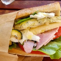Saveurs et Terroirs - Sandwich with cheese, ham, and vegetables