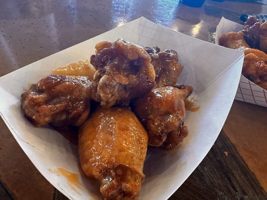 Kickin Wings by null