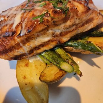 Smyth Tavern - Salmon - American Near Me - New York, New York