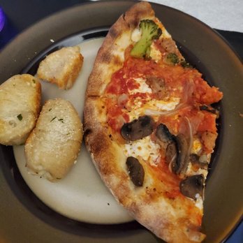 Luna Pizza - Mozzarella pizza with sausage, half with broccoli, half with onions and mushrooms; and garlic knots - Pizza Near Me - West Hartford, Connecticut