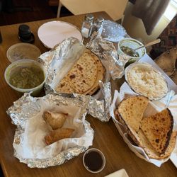 Bread basket, vegetable samosas, and lamb saagwala