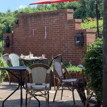 la Madeleine - Dirty tables and broken lanterns - Breakfast & Brunch Near Me - Columbia, Maryland la Madeleine - Dirty tables and broken lanterns - Breakfast & Brunch Near Me - Columbia, Maryland