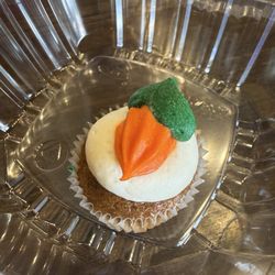 Mini carrot cake cupcake