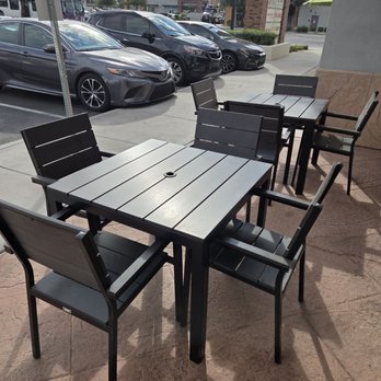 Sneakybird - Outside patio - Chicken Shop Near Me - Phoenix, Arizona