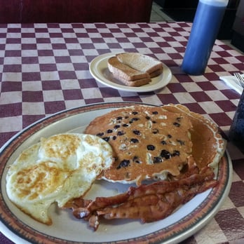 Chuck Wagon Restaurant - Blueberry pancakes eggs and bacon - the wagon wheel! - Sandwiches Near Me - Miami, Florida Chuck Wagon Restaurant - Blueberry pancakes eggs and bacon - the wagon wheel! - Sandwiches Near Me - Miami, Florida