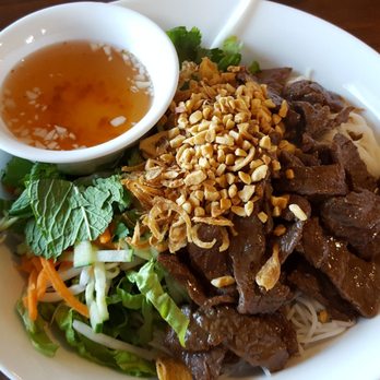 Le's Kitchen - Stir fried beef with cold noodles,  mmm - Vietnamese Near Me - Danbury, Connecticut