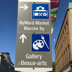 Lady Dive Tours - Gateway to the busy ByWard Market