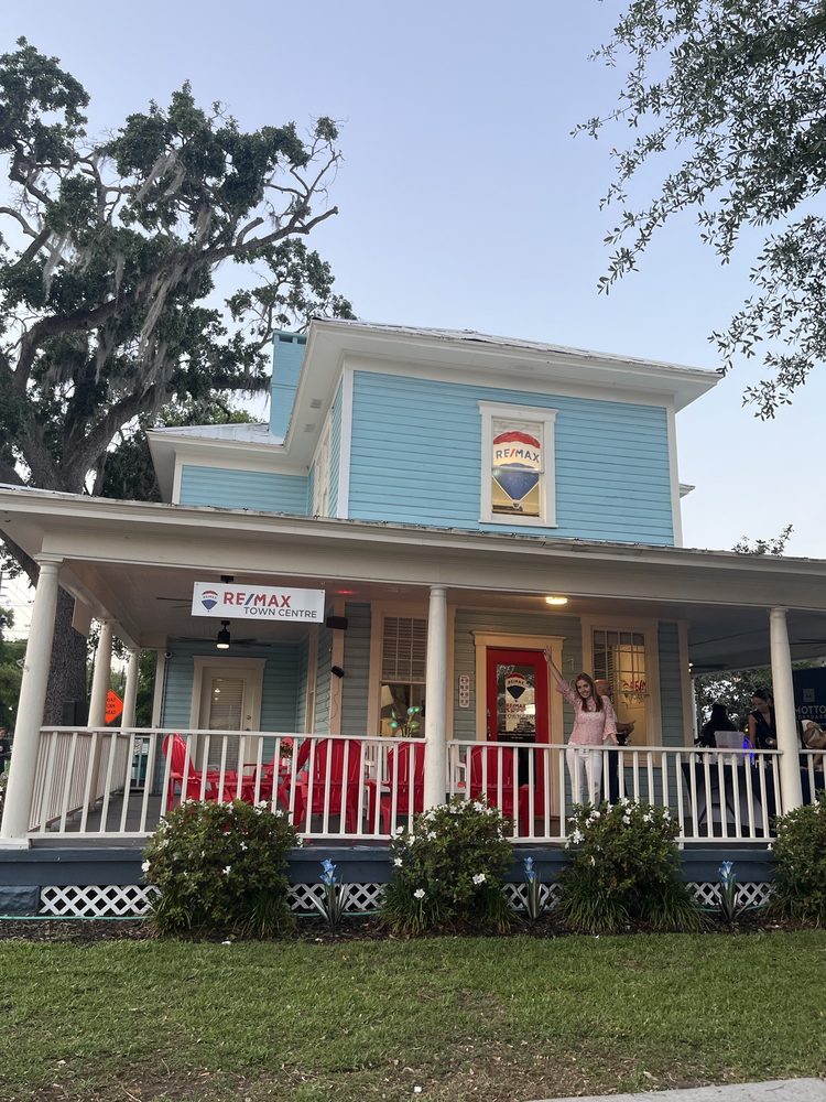 RE/MAX TOWN CENTRE - Updated August 2025 - 15 Photos - 701 E Washington ...