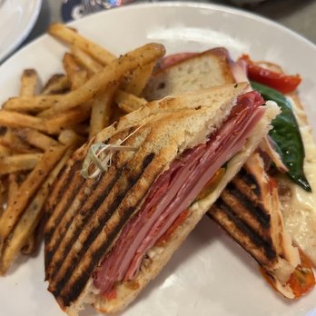 1886 Brewing - The Italian w/ Garlic Fries - Brewpubs Near Me - Orange, California