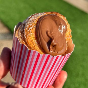 Paris En Rose - Nutella Cruffin - Cafes Near Me - Del Mar, California Paris En Rose - Nutella Cruffin - Cafes Near Me - Del Mar, California