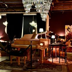 Cirrus Social Club - Piano inside the lounge