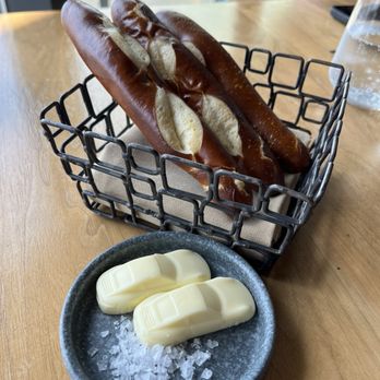 Restaurant 917 - Pretzels - New American Near Me - Carson, California