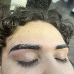 Shanti Threading Salon - Hyacinth did an amazing job on my eyebrows, very good customer service and she's very detailed as well. Definitely recommend coming here.