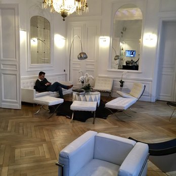 Art Hôtel - Les salons ou prendre un cocktail ... quelqu'un s'y prélasse déjà - Hotels Near Me - Rochecorbon, 37