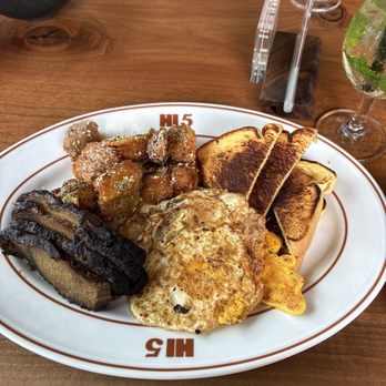 Hi 5 - Brisket breakfast meal - Sports Bars Near Me - Cleveland, Ohio