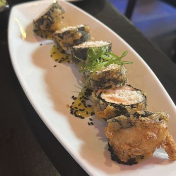Blue Sushi Sake Grill - Hawaiian Roll - Sushi Bars Near Me - Kansas City, Missouri