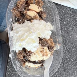 Braum's Ice Cream & Dairy Stores - My sad excuse for a Fancy Sundae (Single Dip).