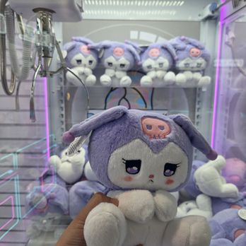Pobe Claw - On 2nd try, 2 token per play. - Arcades Near Me - Los Angeles, California