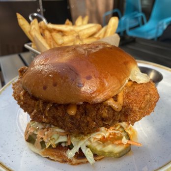 Makers Union - Nashville Hot Chicken Sandwich - Pubs Near Me - Reston, Virginia