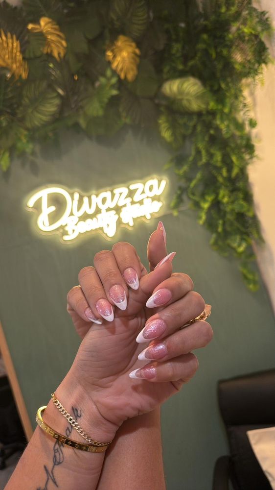DIVAZZA BEAUTY STUDIO 19 Photos 5760 Melrose Ave, Los Angeles