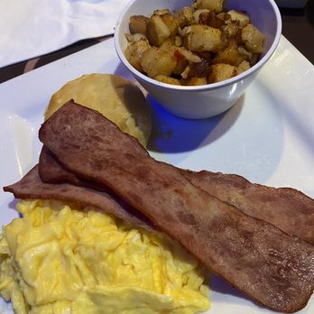 Prive - American Near Me - Memphis, Tennessee