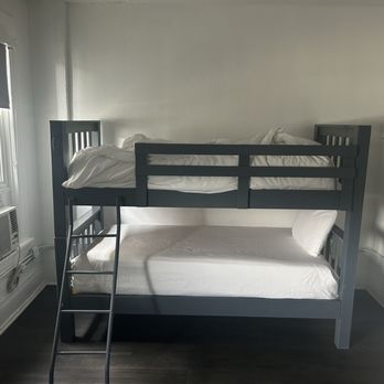 American Hotel - Bunk bed side - Hotels Near Me - Los Angeles, California American Hotel - Bunk bed side - Hotels Near Me - Los Angeles, California