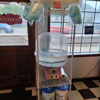 Topper's Ice Cream & Candy - Cotton candy - Candy Stores Near Me - Yachats, Oregon Topper's Ice Cream & Candy - Cotton candy - Candy Stores Near Me - Yachats, Oregon