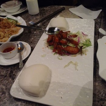 天然齋 - Vegetarian Peking duck with the lotus rolls.  Very convincing. - Vegetarian Near Me - Hong Kong, HK