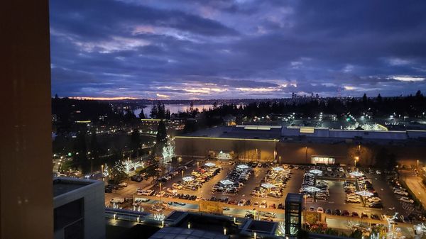 W Bellevue by null