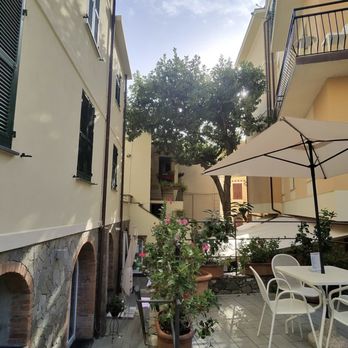 Hotel Souvenir - Bed & Breakfast Near Me - Monterosso Al Mare, SP