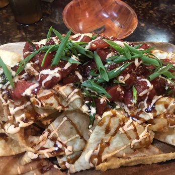 Kehau's Kitchen - Kamikaze nachos (salmón on top) - Hawaiian Near Me - Aiea, Hawaii Kehau's Kitchen - Kamikaze nachos (salmón on top) - Hawaiian Near Me - Aiea, Hawaii