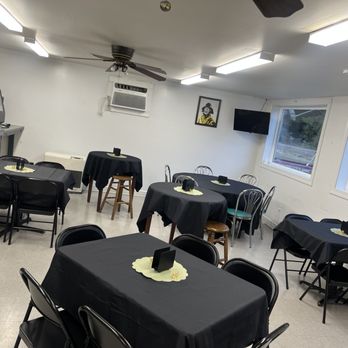 Queenz Bistro and Diner - Diners Near Me - Reedville, Virginia