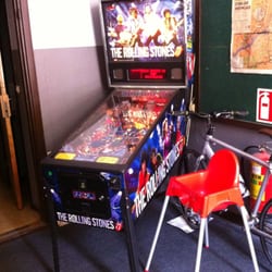 BK Milen Biljard - Rolling Stones pinball machine SEK 10 per credit