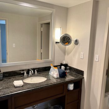 Sheraton Norfolk Waterside Hotel - Hotel Bathroom - Hotels Near Me - Norfolk, Virginia Sheraton Norfolk Waterside Hotel - Hotel Bathroom - Hotels Near Me - Norfolk, Virginia