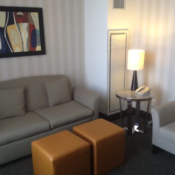 Hilton Columbus/Polaris - Parlor Area, Suite. Suitable for 4-5 people - Hotels Near Me - Columbus, Ohio Hilton Columbus/Polaris - Parlor Area, Suite. Suitable for 4-5 people - Hotels Near Me - Columbus, Ohio